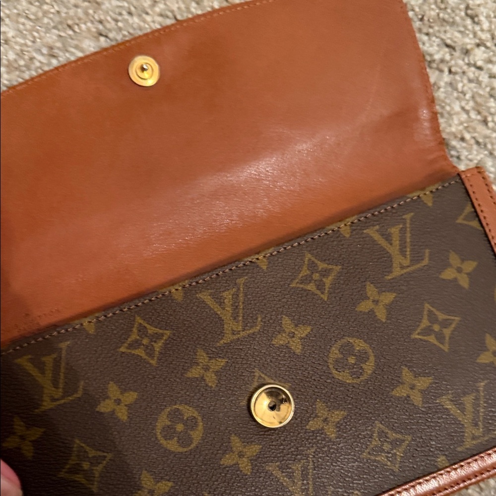 Vintage Louis Vuitton Monogram Clutch - Picture 13 of 16